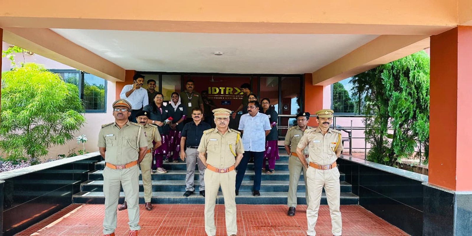 "Officials welcome the Hon'ble Transport minister at IDTR"